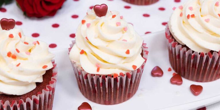Brioșe red velvet fără gluten cu cremă de mascarpone