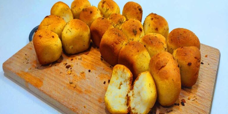 Pâine fără gluten cu usturoi și mărar