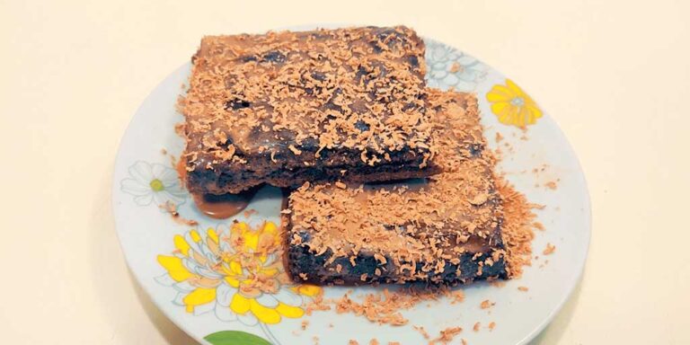 Prăjitură cu ciocolată fără gluten cu cremă de unt