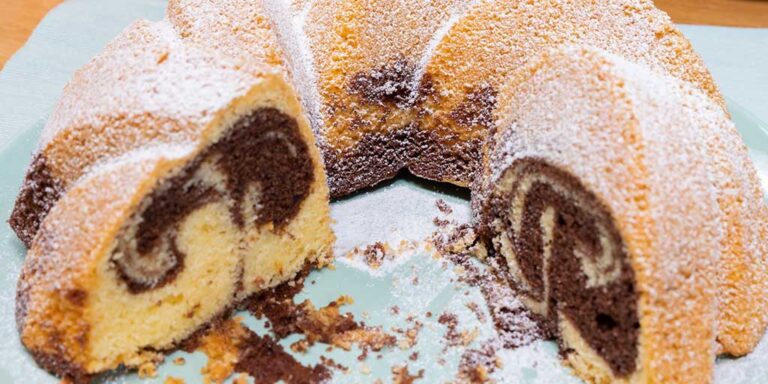 Chec pufos fără gluten, marmorat cu cacao