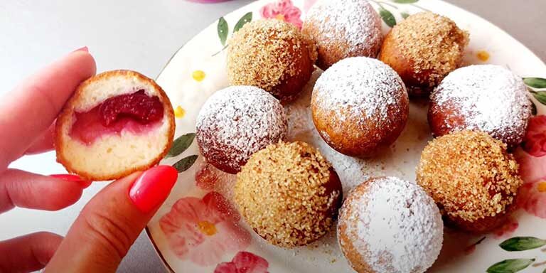 Gogoși fără gluten cu ricotta și cireșe