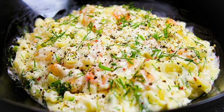 Tagliatelle fără gluten cu sos Alfredo și creveți